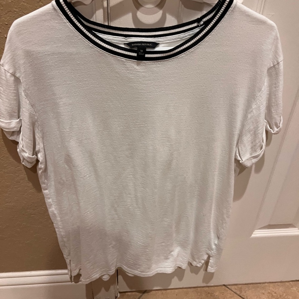 Banana Republic White Short Sleeve Crewneck Tee with Black Trim